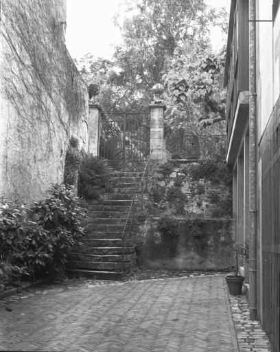 maison, puis imprimerie Barbizet, puis Barbizet-Roux, puis Gilbert Roux, actuellement logement