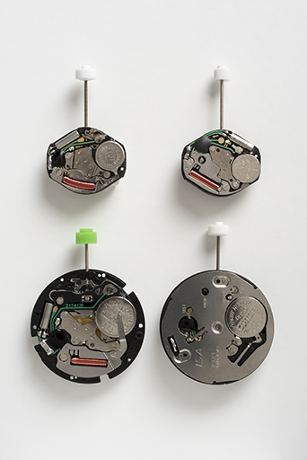 mécanismes d'horloge (4 mouvement de montre à quartz Isa 2326, K 63, 317 et 2321)