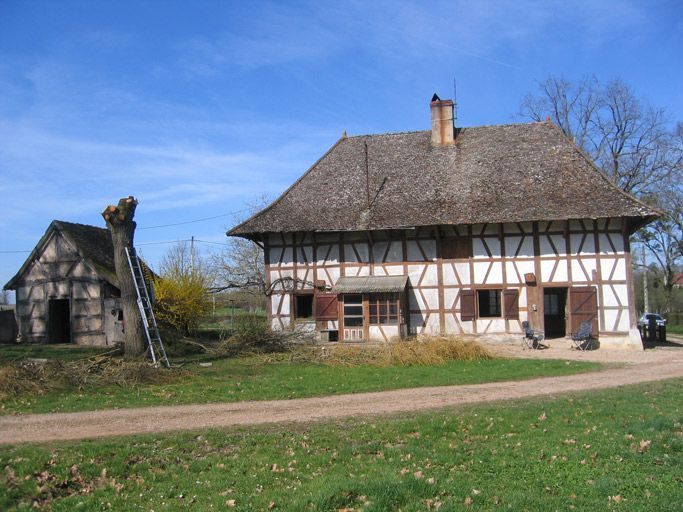 fermes, maisons et moulin à Baudrières