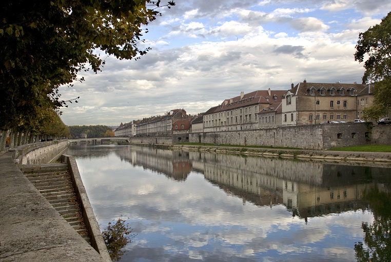 couvent des Cordeliers, collège Saint-François-Xavier puis des Pères Eudistes, lycée de jeunes filles, actuellement lycée Louis Pasteur