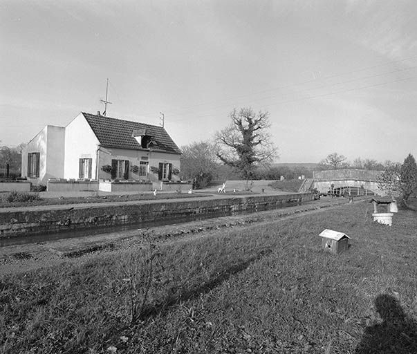site de l'écluse 38 et 39 du versant Seine, dite de Tannay (canal du Nivernais)