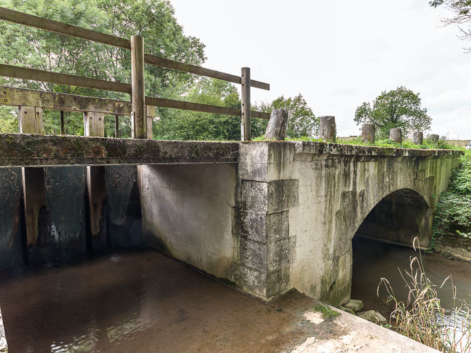 ouvrage lié à l'alimentation en eau (canal du Nivernais)