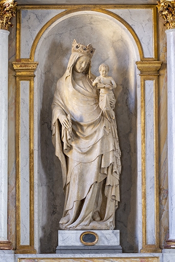 statue (grandeur nature) : la Vierge à l'Enfant