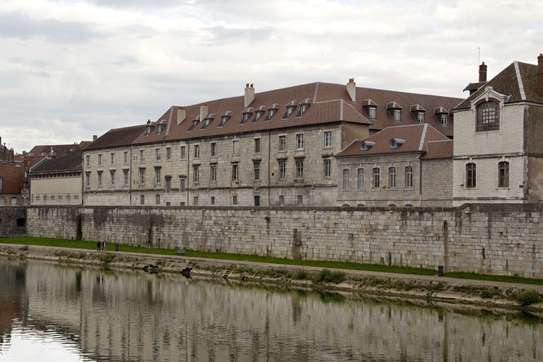 couvent des Cordeliers, collège Saint-François-Xavier puis des Pères Eudistes, lycée de jeunes filles, actuellement lycée Louis Pasteur