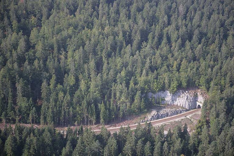 tunnel dit souterrain de la Joux (voie ferrée Andelot - La Cluse)