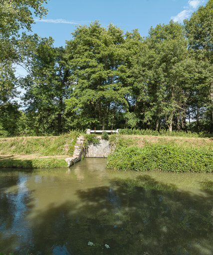rigole d'alimentation du Moulin Brûlé (canal du Nivernais)