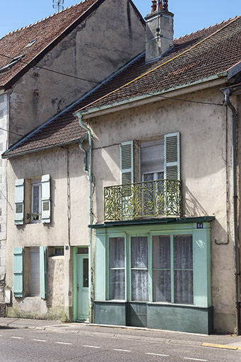 l'architecture commerciale de la commune de Port-sur-Saône