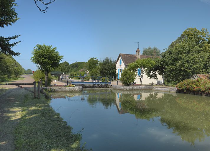 site de l'écluse 34 du versant Loire, dite de Vauzelles (canal du Nivernais)