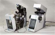 2 instruments de mesure des longueurs et des angles en optique (frontofocomètres projecteurs Essilor Axil)