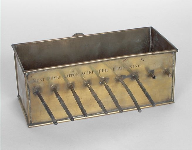 instrument de démonstration en thermodynamique n° 2 : instrument de comparaison des conductibilités des corps solides dit appareil d'Ingenhousz