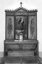 2 autels, 2 retables, 2 tabernacles, 2 gradins, 2 croix (autels secondaires)