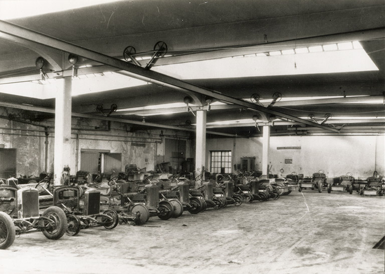 usine d'automobile Zedel, puis distillerie Pernot, usine de cycles Maire-Vuillemin