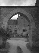 château fort, château (maison forte)