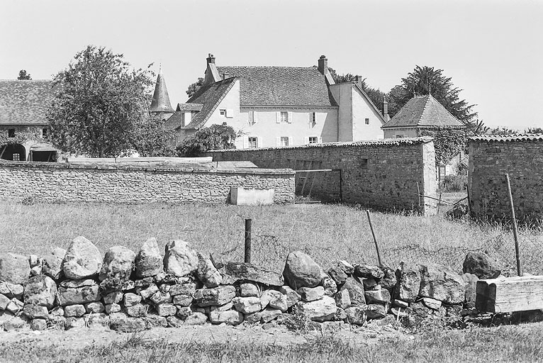 Château et ferme de Joux