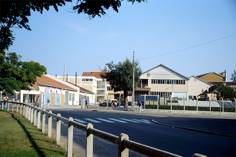 fromagerie industrielle, conserverie dites usines Graf, puis fromagerie Bel