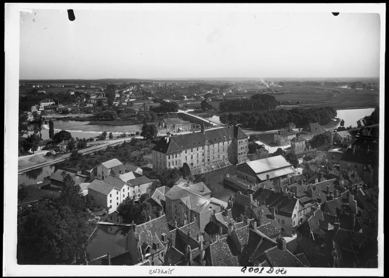 couvent des Dames d'Ounans, hôpital de la Charité, école puis collège de jeunes filles, actuellement lycée Charles Nodier