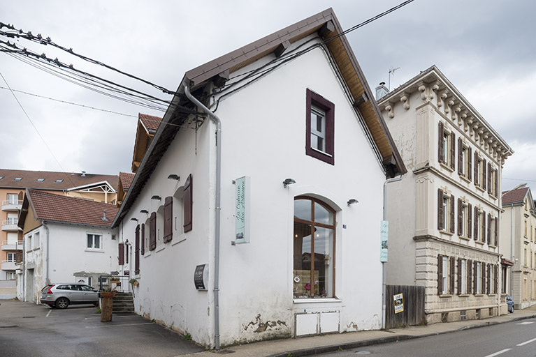 distillerie Adolphe Parrot, puis Boisson, actuellement magasin de commerce