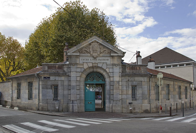 couvent des Cordeliers, collège Saint-François-Xavier puis des Pères Eudistes, lycée de jeunes filles, actuellement lycée Louis Pasteur