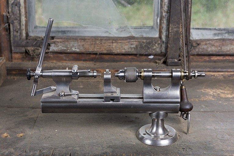 2 machines à tourner, décolleter et percer (tours Lorch, Schmidt & Co)