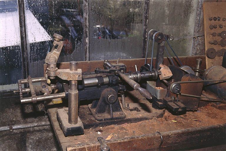 machine à usiner par copiage (machine à sculpter les têtes de pipes) de l'atelier d'Olivier Racine