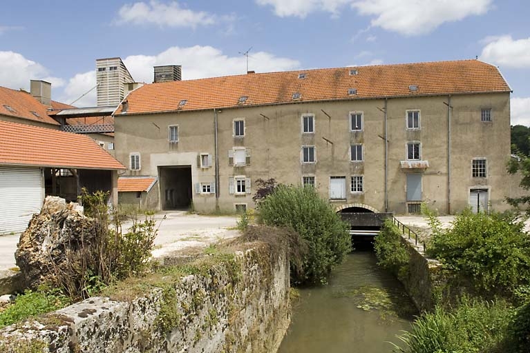 moulin à farine, puis minoterie, actuellement entrepôt commercial