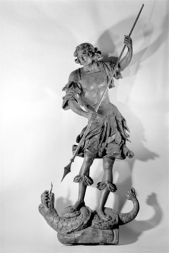 statue : Saint Michel terrassant le dragon