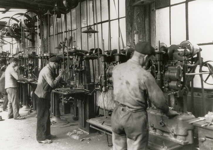 usine d'automobile Zedel, puis distillerie Pernot, usine de cycles Maire-Vuillemin