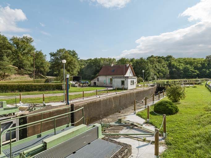 site de l'écluse 12 du versant Méditerranée (canal du Centre)