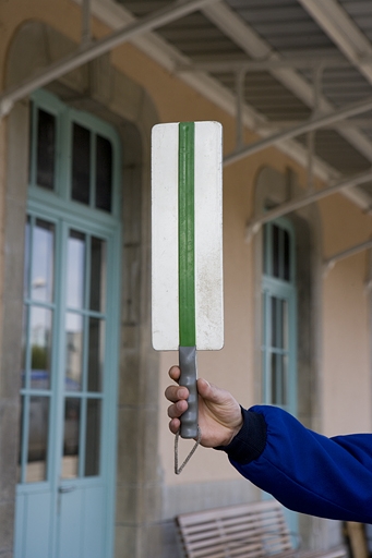 signal à main (guidon de départ)