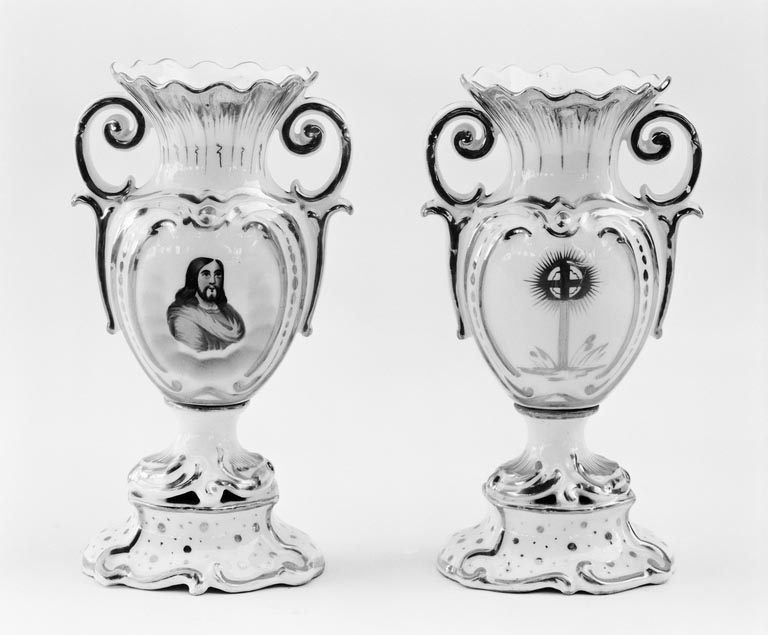 deux paires de vases à fleurs (n° 2)